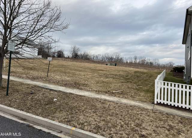 Property at 309 Holliday Hills Dr, Hollidaysburg, PA 16648