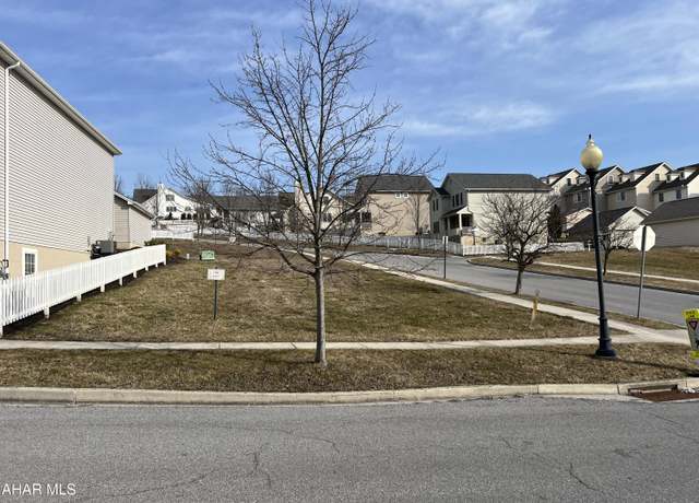 Property at 513 Holliday Hills Dr, Hollidaysburg, PA 16648