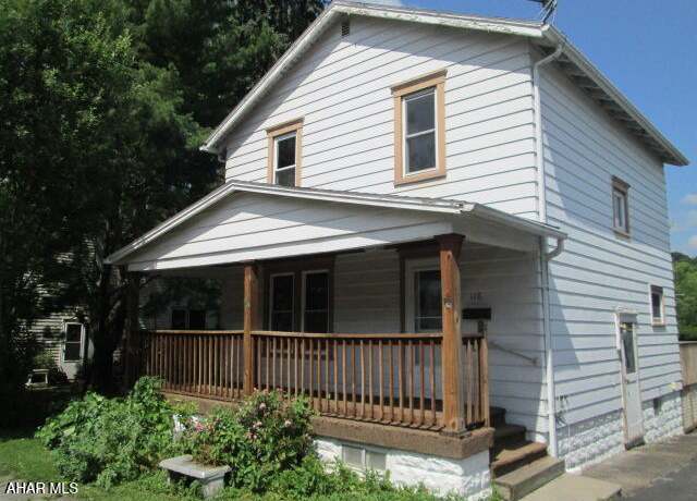 Property at 118 23rd Ave, Altoona, PA 16601, 3 beds, 1 bath