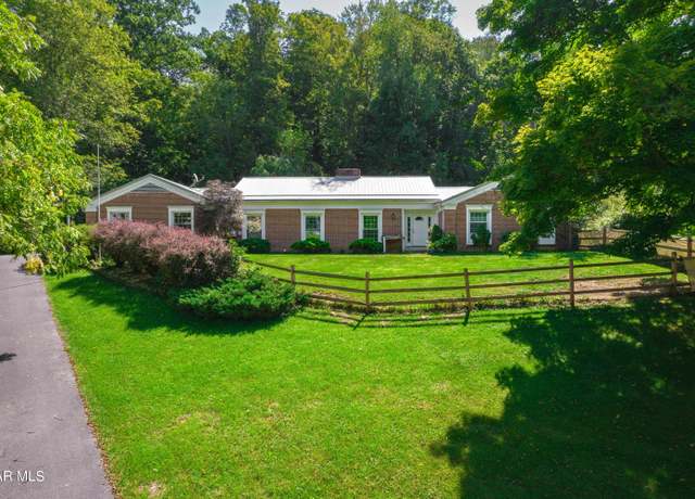 Property at 121 Woodland Ave, Bedford, PA 15522, 4 beds, 2.5 baths