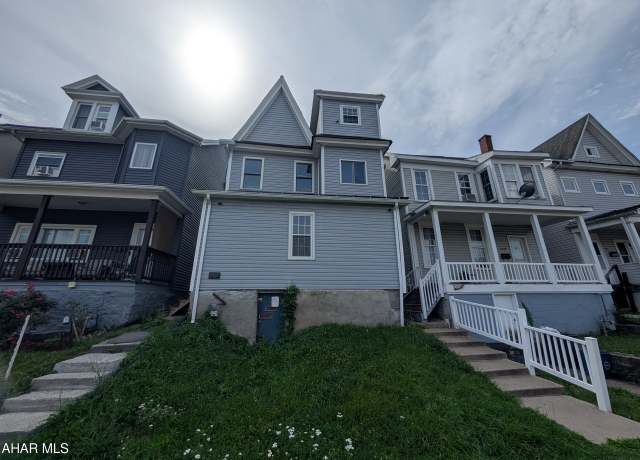 Property at 2107 3rd Ave, Altoona, PA 16602, 3 beds, 1.5 baths