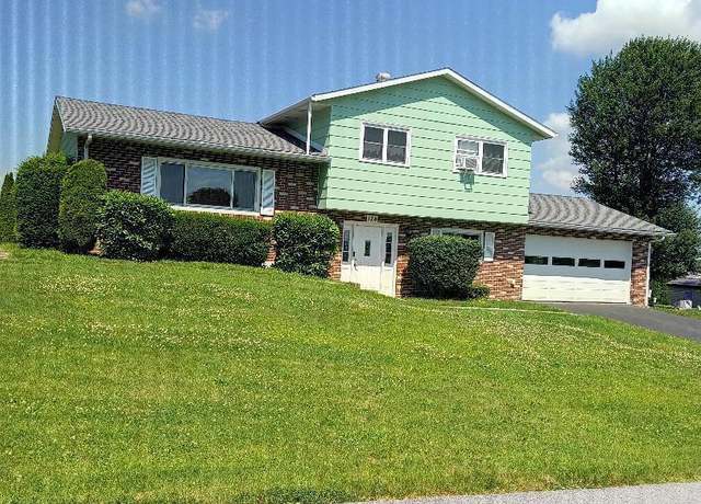 Property at 124 Maple Ct, Salix, PA 15952, 3 beds, 1.5 baths