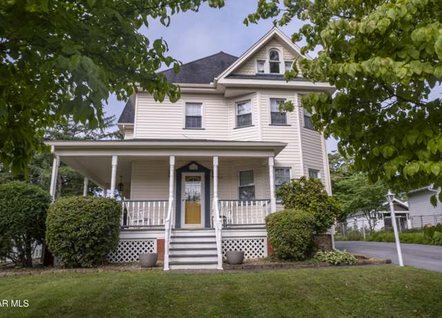 Property at 314 Wordsworth Ave, Altoona, PA 16602, 4 beds, 1.5 baths