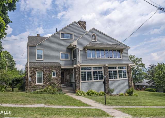 Property at 3230 W Chestnut Ave, Altoona, PA 16601, 4 beds, 2.5 baths