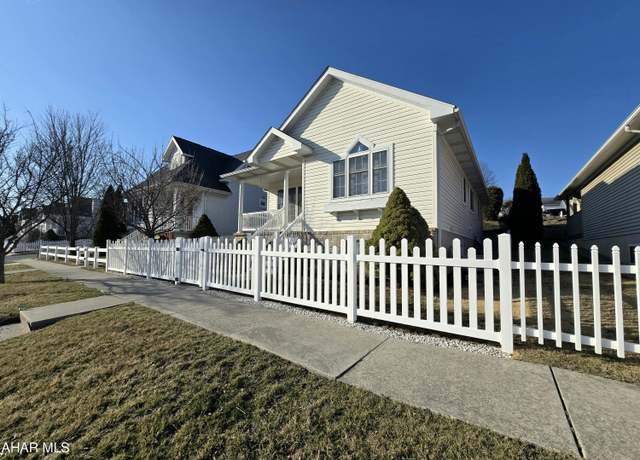 Property at 805 Holiday Hills Dr, Hollidaysburg, PA 16648, 2 beds, 2.5 baths