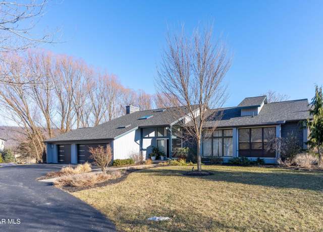 Property at 4040 Scotch Valley Rd, Hollidaysburg, PA 16648, 4 beds, 4.5 baths