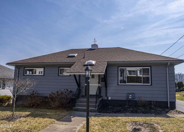 Property at 1210 Pine St, Hollidaysburg, PA 16648, 3 beds, 1 bath