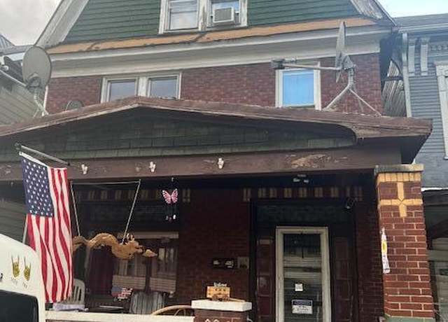 Property at 820 5th Ave, Altoona, PA 16602, 4 beds, 3 baths