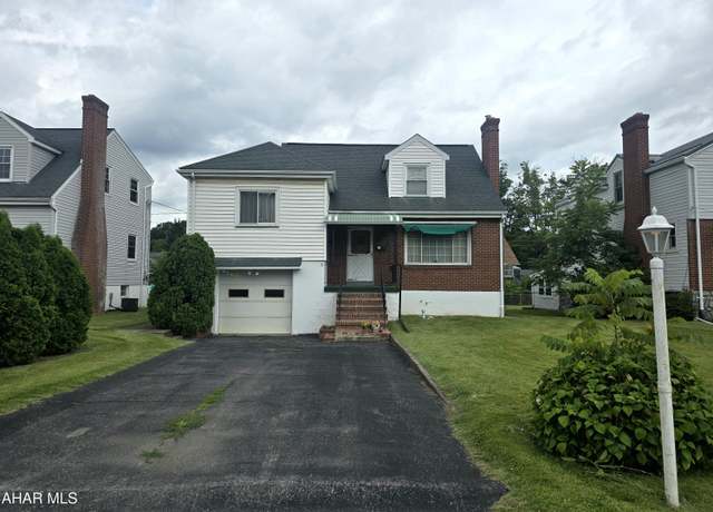 Property at 405 Broad St, Hollidaysburg, PA 16648, 3 beds, 2 baths