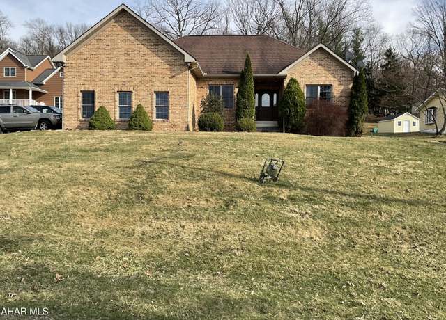 Property at 707 Mountain Ave, Altoona, PA 16602, 3 beds, 2.5 baths