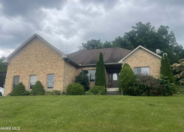 Property at 707 Mountain Ave, Altoona, PA 16602, 3 beds, 2.5 baths