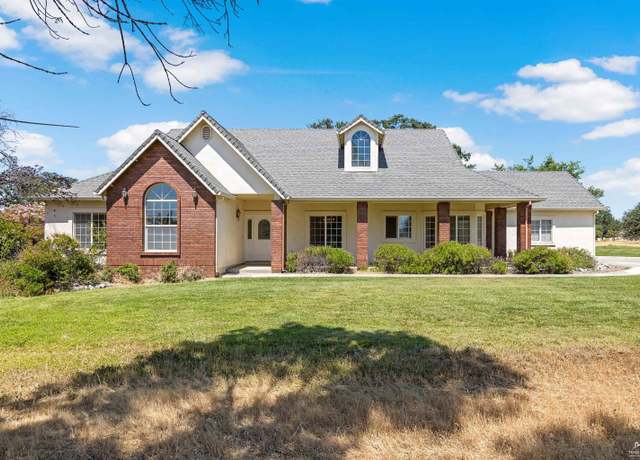 Property at 13945 Noble Oaks Dr, Red Bluff, CA 96080, 3 beds, 2.5 baths