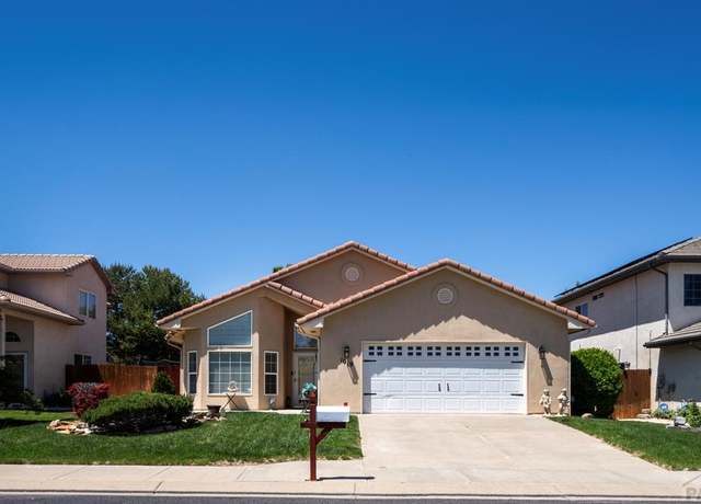 Property at 1019 Cherrycrest Dr, Pueblo, CO 81005, 3 beds, 2 baths