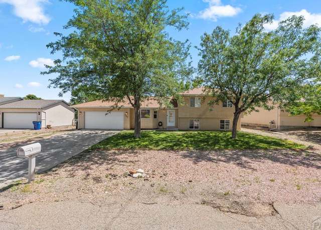 Property at 204 E Arvada Dr, Pueblo West, CO 81007, 4 beds, 3 baths