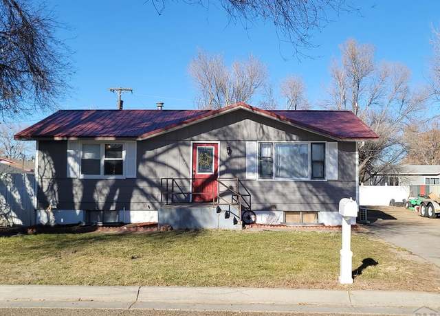 Property at 804 Cactus Dr, Lamar, CO 81052, 3 beds, 2 baths
