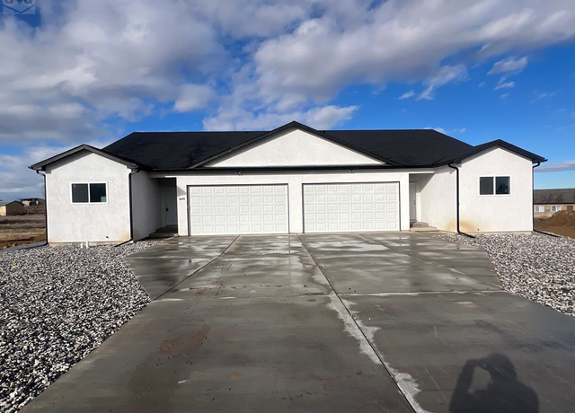 Property at 673-675 Laporte Dr, Pueblo West, CO 81007, 6 beds, 4 baths