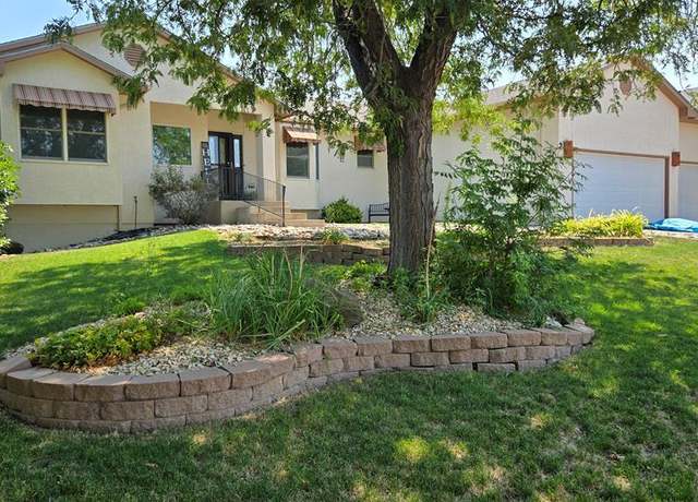 Property at 232 Alhambra Dr, Pueblo, CO 81005, 3 beds, 2 baths