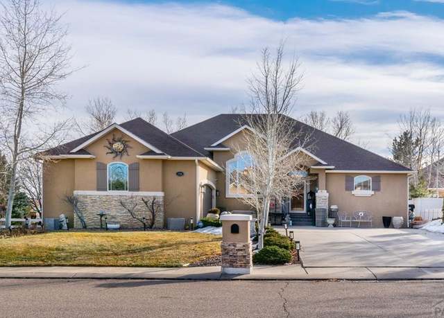 Property at 1700 Aquila Dr, Pueblo, CO 81008, 3 beds, 3 baths