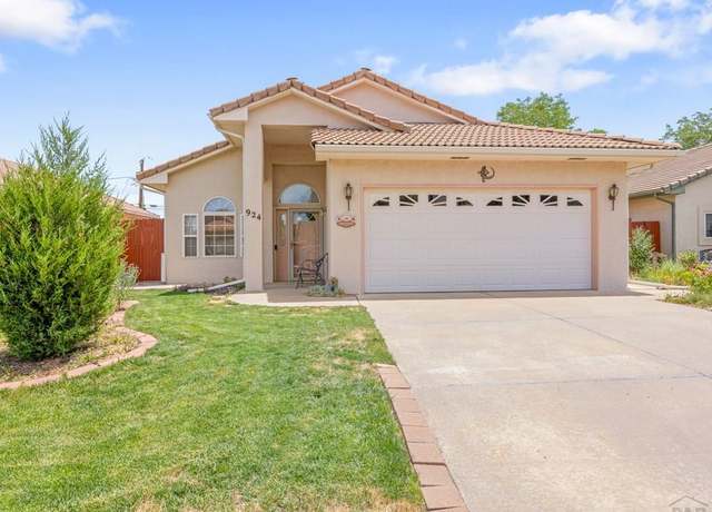 Property at 924 Cedarcrest Dr, Pueblo, CO 81004, 2 beds, 2 baths