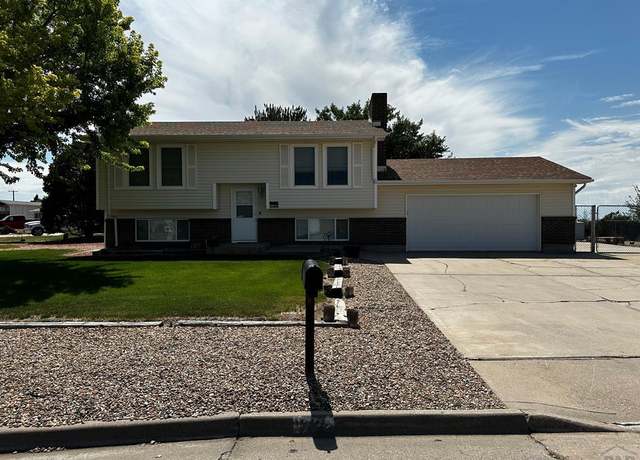 Property at 1722 Lincoln Ave, La Junta, CO 81050, 4 beds, 2 baths