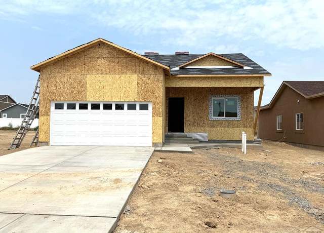 Property at 5221 Gannet Ln, Pueblo, CO 81008, 5 beds, 3 baths