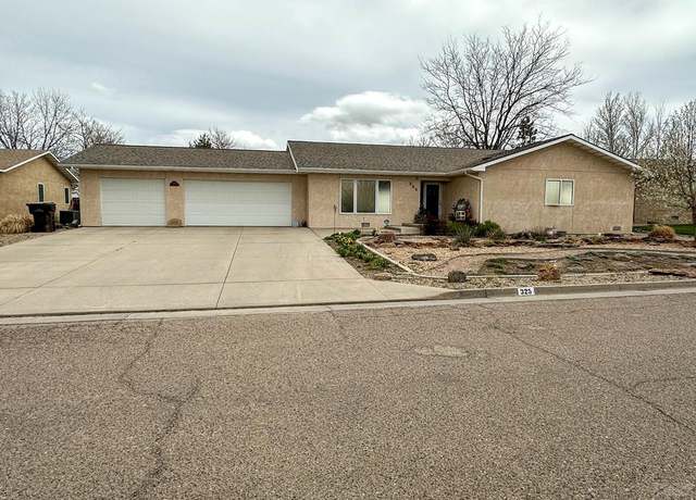 Property at 325 Willow Valley Dr, Lamar, CO 81052, 4 beds, 2 baths