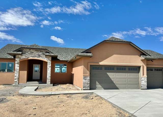Property at 672 E Paradise Dr, Pueblo West, CO 81007, 5 beds, 3 baths