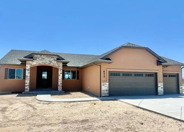 Property at 672 E Paradise Dr, Pueblo West, CO 81007, 5 beds, 3 baths