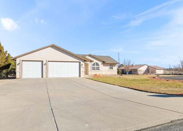 Property at 5393 Cragmoor Dr, Pueblo, CO 81005, 3 beds, 3 baths