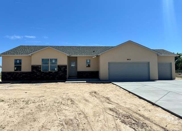 Property at 962 E Sandusky Dr, Pueblo West, CO 81007, 4 beds, 2 baths