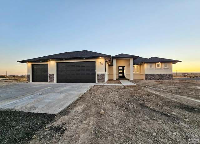 Property at 944 E Loma Dr, Pueblo West, CO 81007, 3 beds, 2 baths