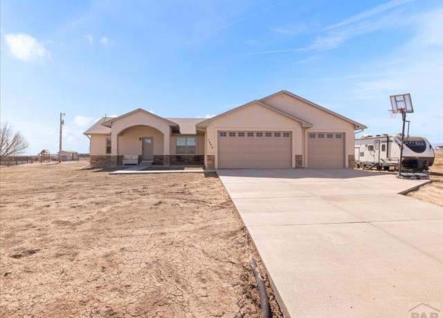 Property at 1440 E Kiva Dr, Pueblo, CO 81007, 4 beds, 3 baths