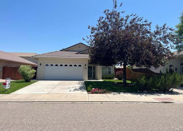 Property at 1012 Willowcrest Dr, Pueblo, CO 81005, 3 beds, 2 baths