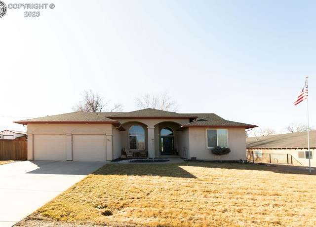 Property at 1411 Chestnut St, Canon City, CO 81212, 3 beds, 2.5 baths