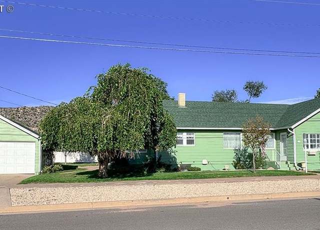 Property at 1515 N 8th St, Canon City, CO 81212, 4 beds, 2 baths