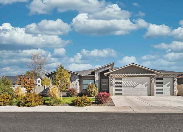 Property at 722 Brush Creek Rd, Grand Junction, CO 81505, 4 beds, 3 baths