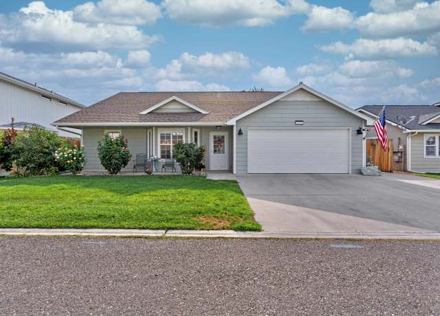 Property at 2990 1/2 Redbud Ct, Grand Junction, CO 81504, 3 beds, 2 baths
