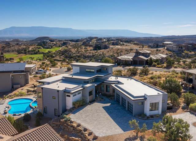 Property at 2334 W Ridges Blvd, Grand Junction, CO 81507, 4 beds, 4 baths