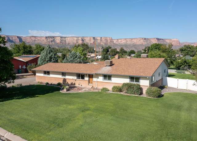 Property at 631 Glacier Dr, Grand Junction, CO 81507, 3 beds, 3 baths