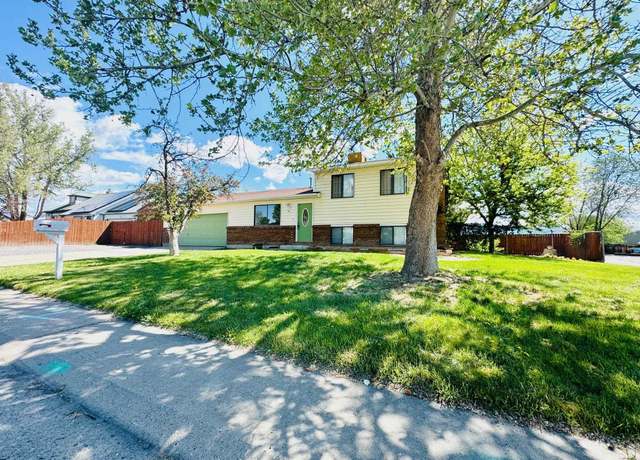 Property at 496 Fruitwood Dr, Grand Junction, CO 81504, 3 beds, 2 baths