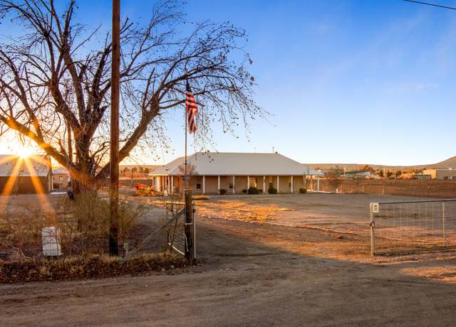 Property at 813 Roadrunner Ln, Las Cruces, NM 88005, 3 beds, 3.5 baths