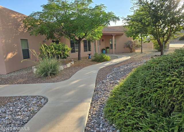 Property at 3031 Cheyenne Dr, Las Cruces, NM 88011, 3 beds, 2 baths