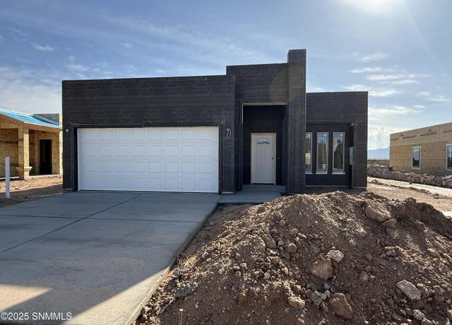 Property at 7836 San Eduardo St, Las Cruces, NM 88012, 4 beds, 2 baths