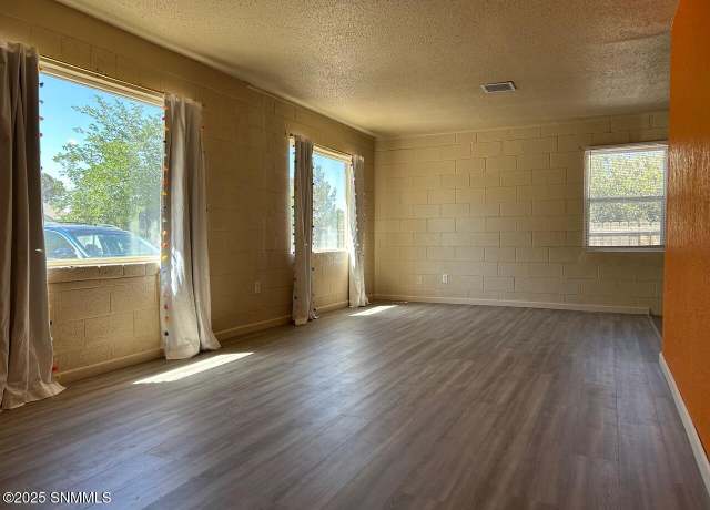 Property at 1107 Jett Ave, Las Cruces, NM 88001, 4 beds, 2 baths