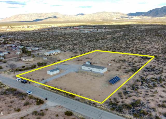 Property at 7050 Macarthur Rd, Las Cruces, NM 88012, 4 beds, 3 baths