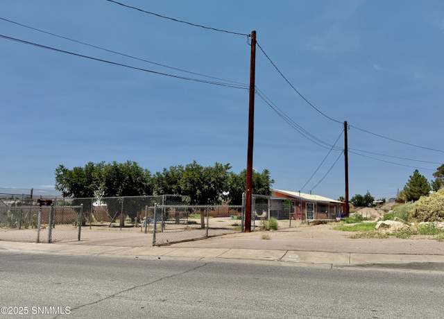 Property at 141 E Chestnut Ave, Las Cruces, NM 88001, 3 beds, 1 bath