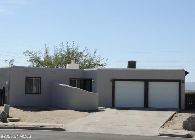 Property at 740 Lariat Dr, Las Cruces, NM 88011, 3 beds, 3 baths