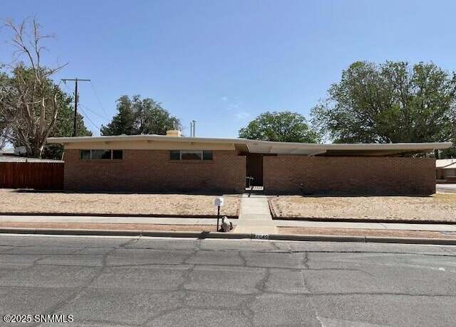 Property at 2640 Desert Dr, Las Cruces, NM 88001, 3 beds, 2 baths