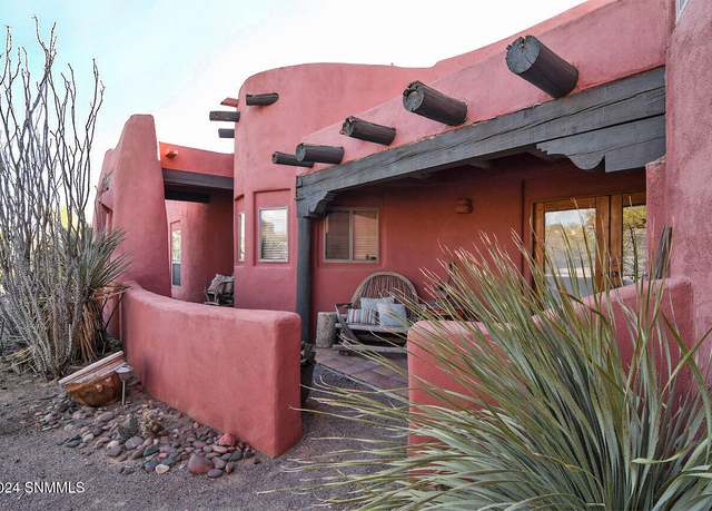 Property at 4445 Echo Canyon Rd, Las Cruces, NM 88011, 5 beds, 3.5 baths