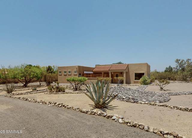 Property at 4251 Superstition Dr, Las Cruces, NM 88011, 3 beds, 2.5 baths
